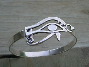 Silver eye of horus pendant